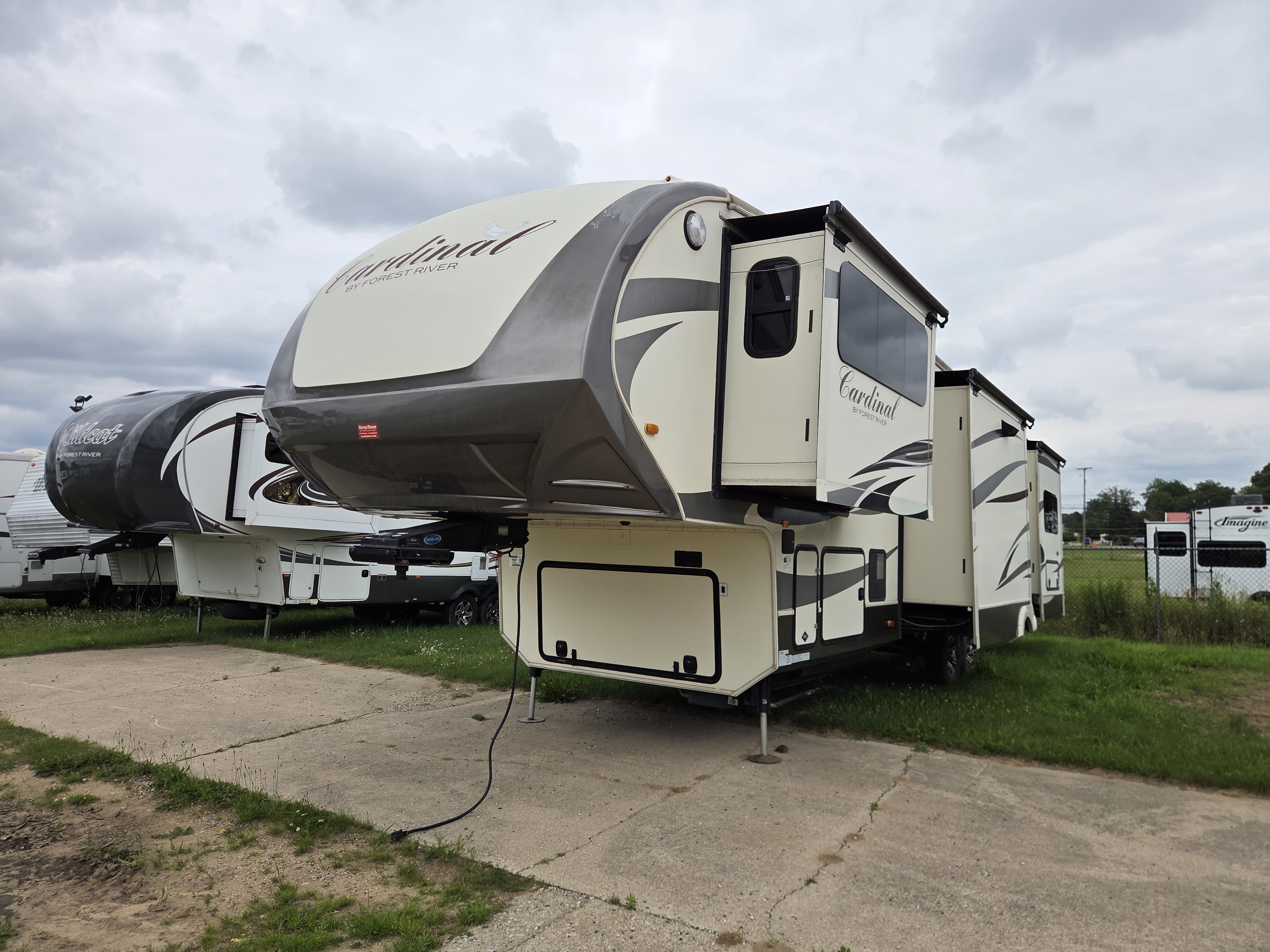 2016 Forest River Cardinal 3825FL, $ 38,500