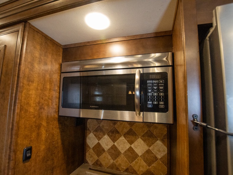 2016 Forest River Cardinal 3825FL, $ 38,500