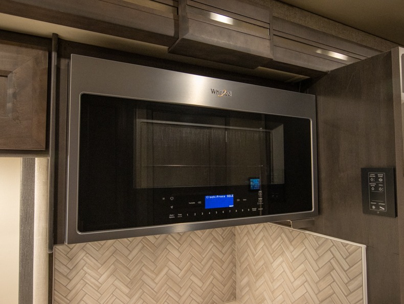2022 Thor Motor Coach Palazzo 37.4, $ 197,250