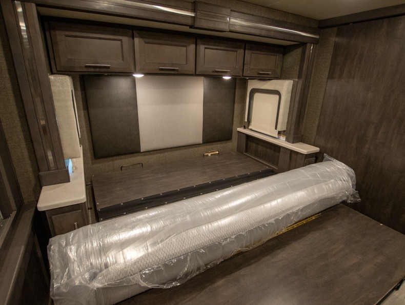2022 Thor Motor Coach Palazzo 37.4, $ 197,250
