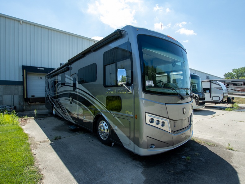 2022 Thor Motor Coach Palazzo 37.4, $ 197,250