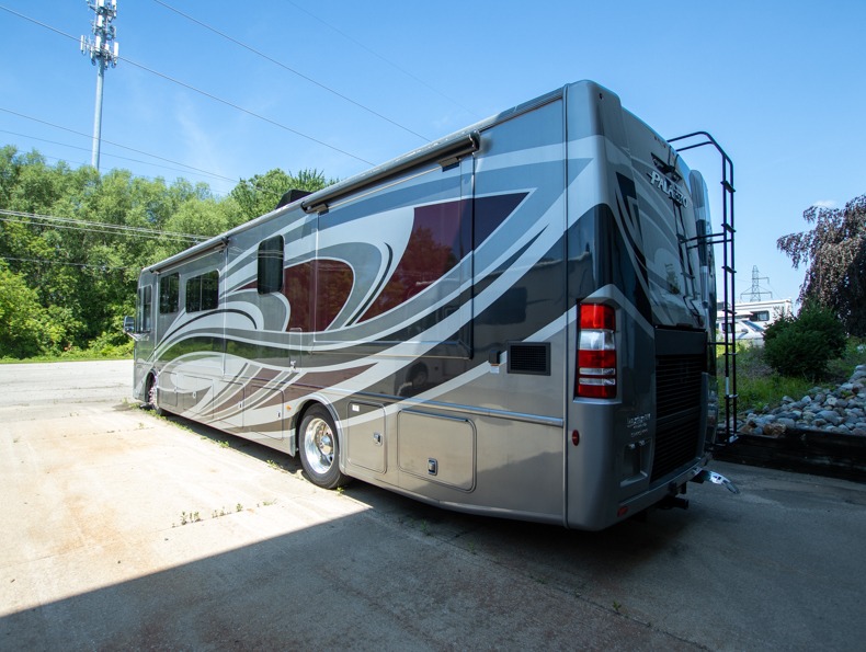 2022 Thor Motor Coach Palazzo 37.4, $ 197,250