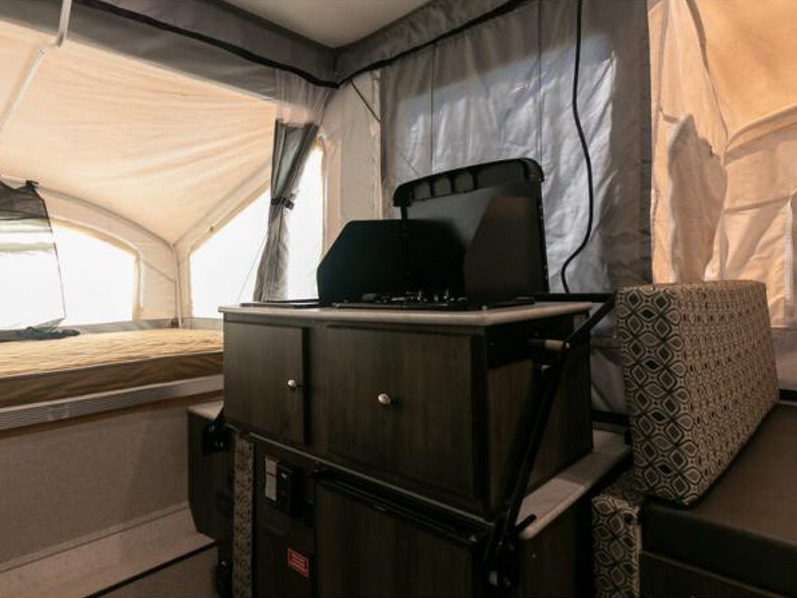 2020 Coachmen Clipper Classic 1285 SST, $ 12,850