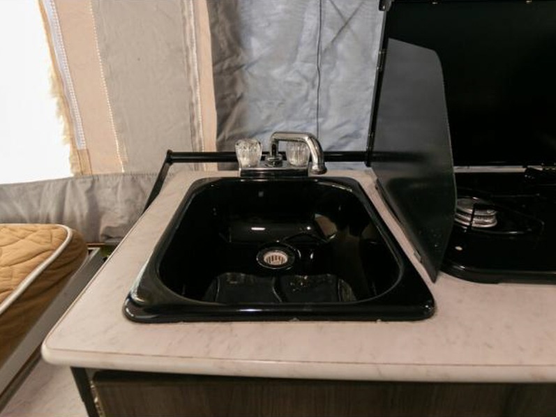 2020 Coachmen Clipper Classic 1285 SST, $ 12,850