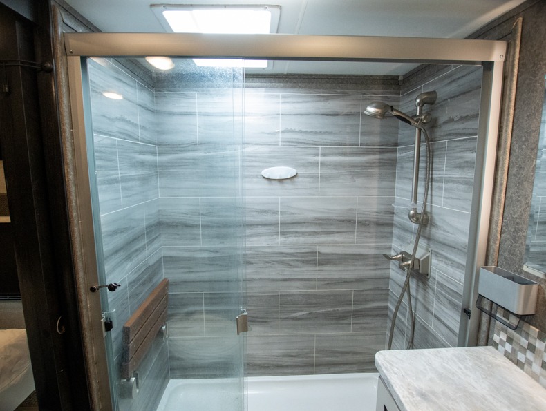 2020 Jayco Seismic 4013, $ 68,300