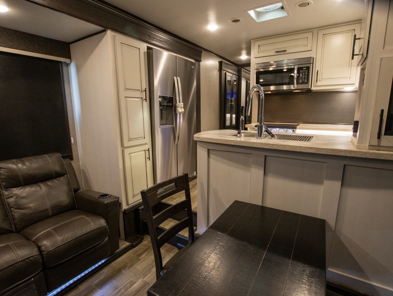 2020 Jayco Seismic 4013, $ 68,300