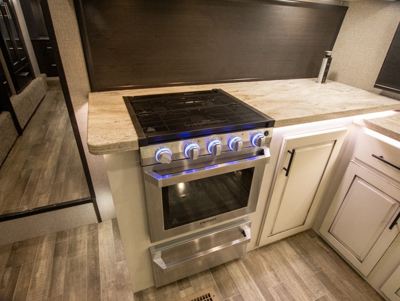 2020 Jayco Seismic 4013, $ 68,300