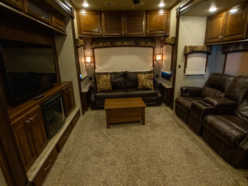 2016 Heartland Landmark 365 LM Charleston, $ 47,600