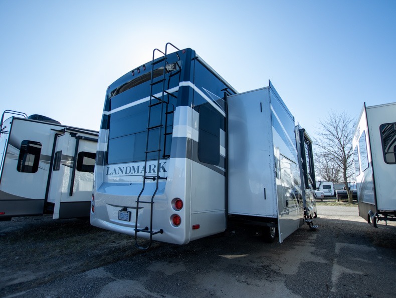 2016 Heartland Landmark 365 LM Charleston, $ 47,600