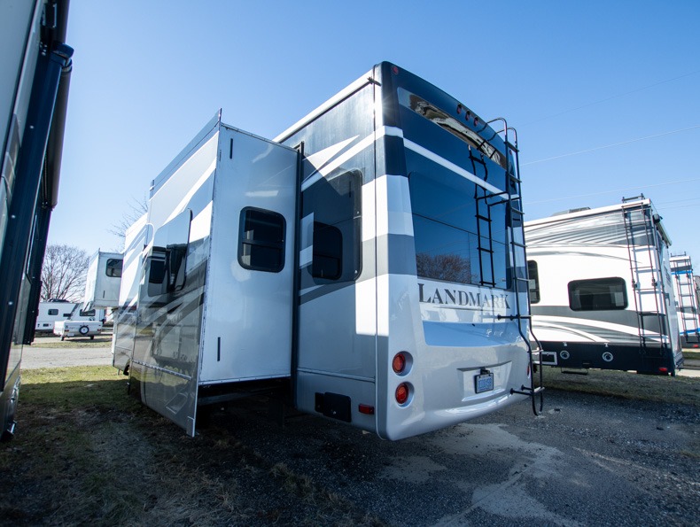 2016 Heartland Landmark 365 LM Charleston, $ 47,600