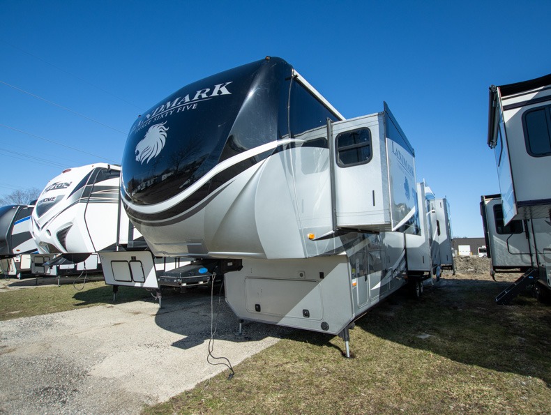 2016 Heartland Landmark 365 LM Charleston, $ 47,600