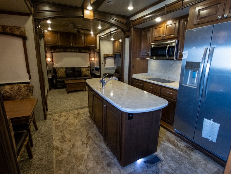 2016 Heartland Landmark 365 LM Charleston, $ 47,600