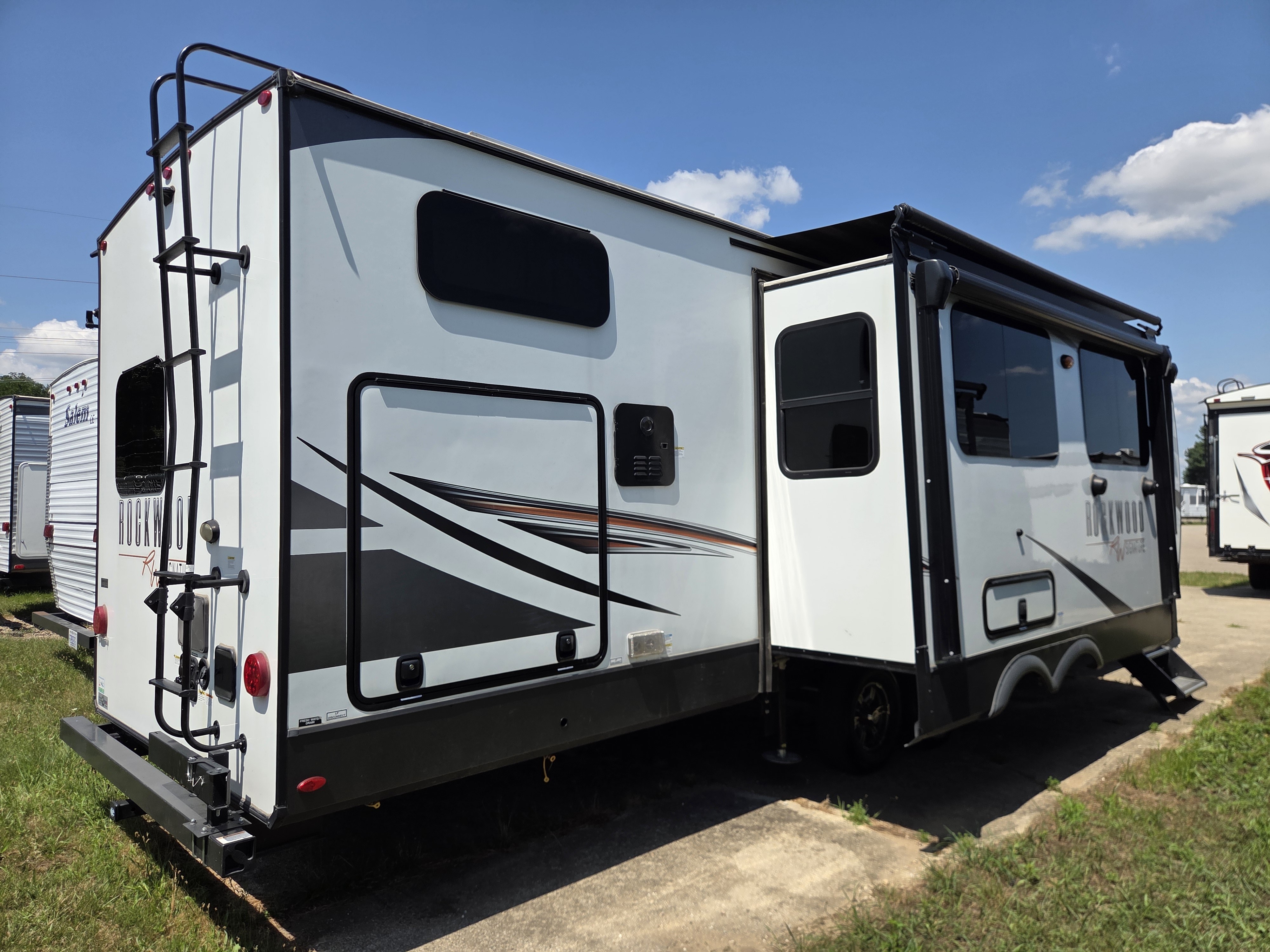 2022 Forest River Rockwood Signature 8336BH, $ 0