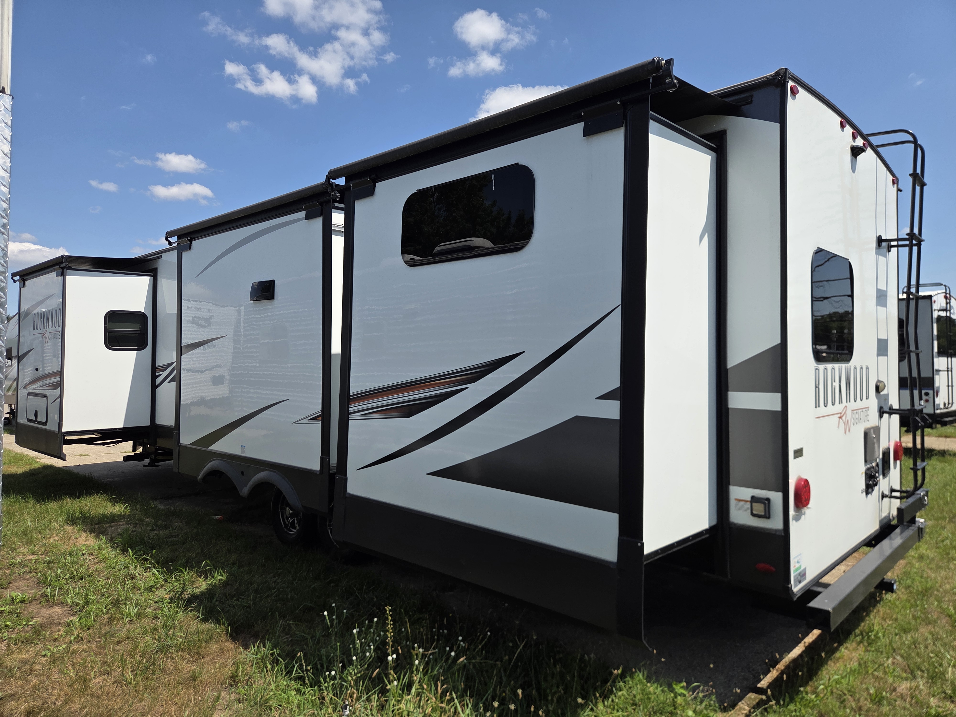 2022 Forest River Rockwood Signature 8336BH, $ 0
