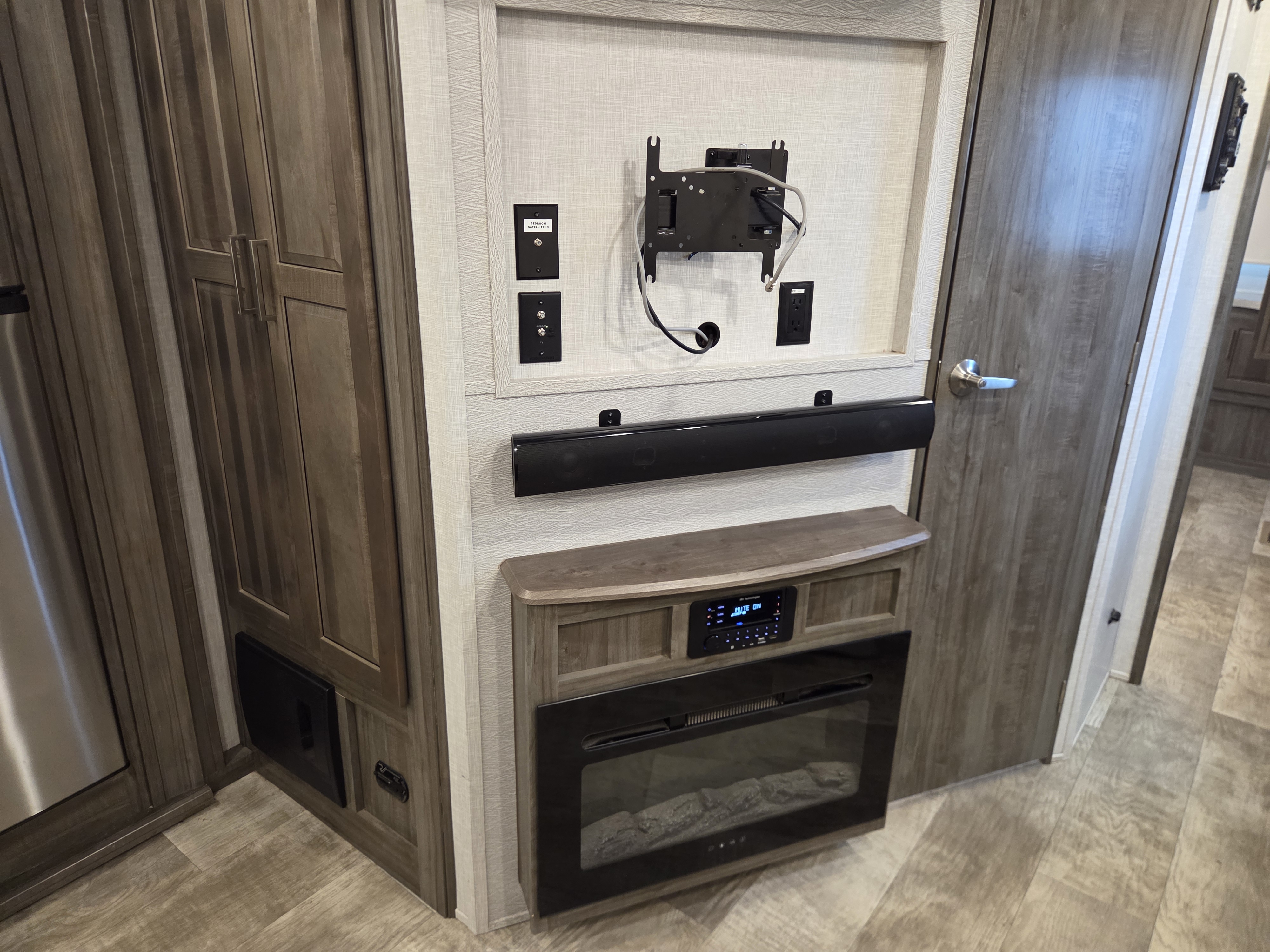 2022 Forest River Rockwood Signature 8336BH, $ 0