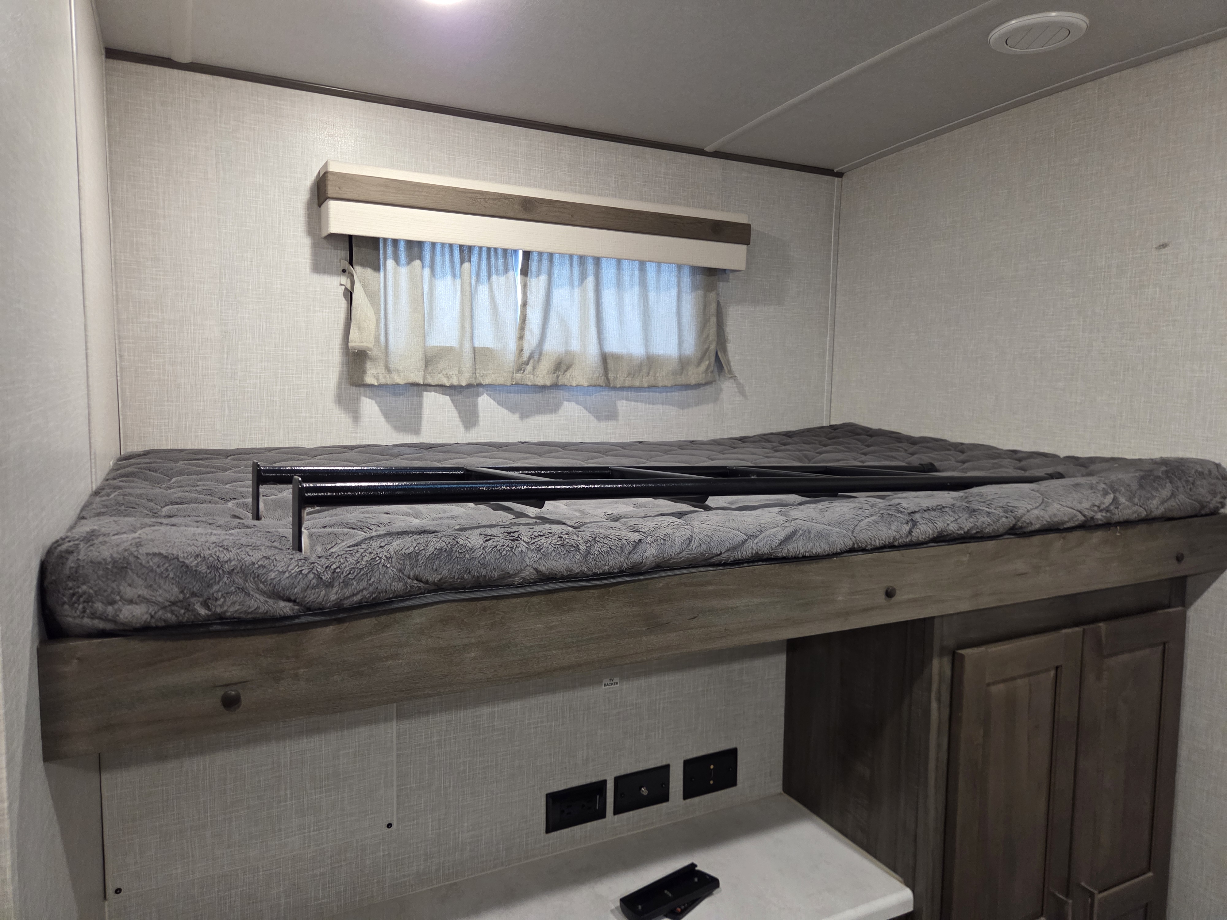 2022 Forest River Rockwood Signature 8336BH, $ 0