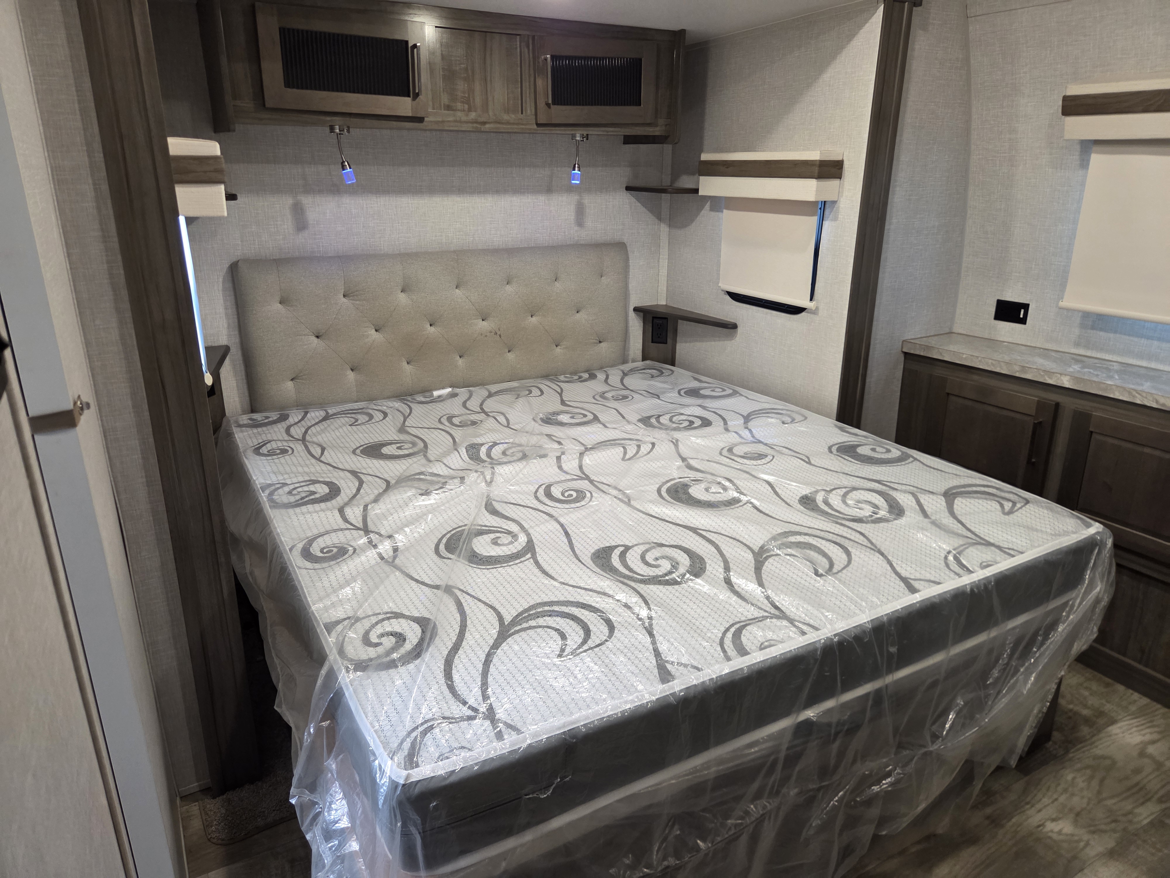 2022 Forest River Rockwood Signature 8336BH, $ 0