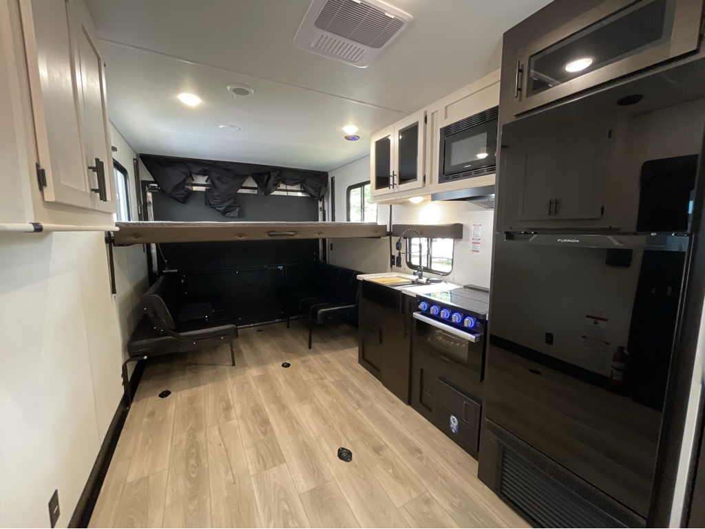 2025 Forest River Rogue SUT 23SUT, $ 35,800