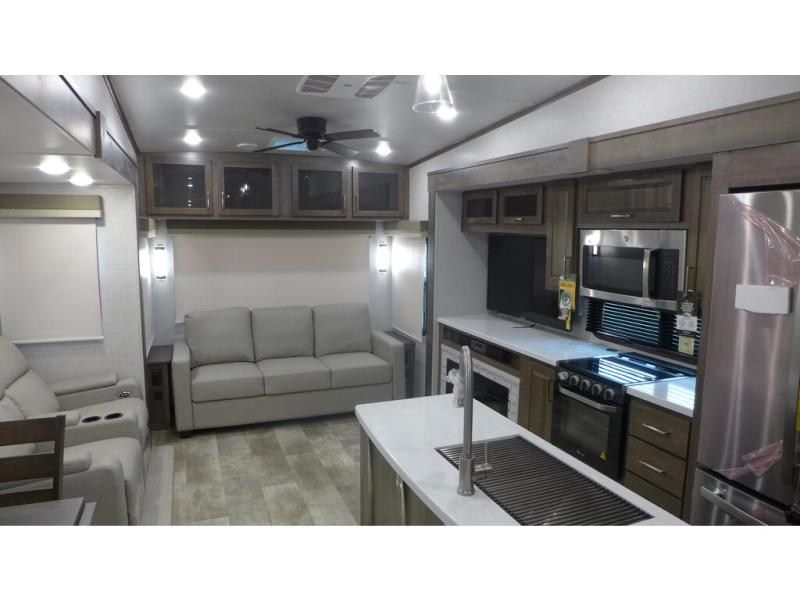 2023 Forest River Flagstaff Classic FW 8529RLBS, $ 57,995