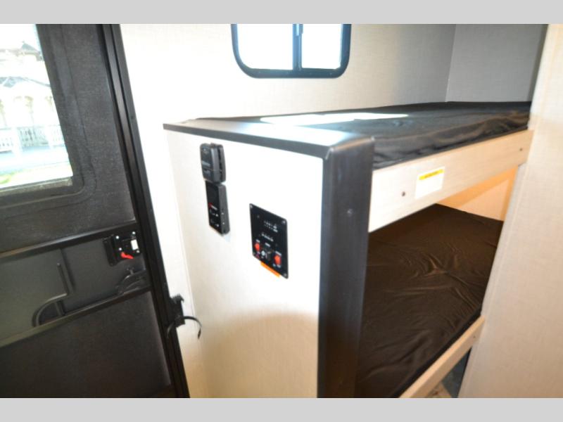 2026 CrossRoads Sunset Trail Select SS13BHS, $ 13,995