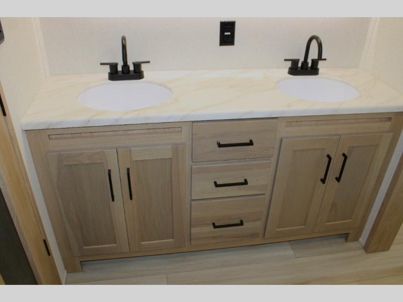 2025 Forest River Sierra 3800RK, $ 98,834