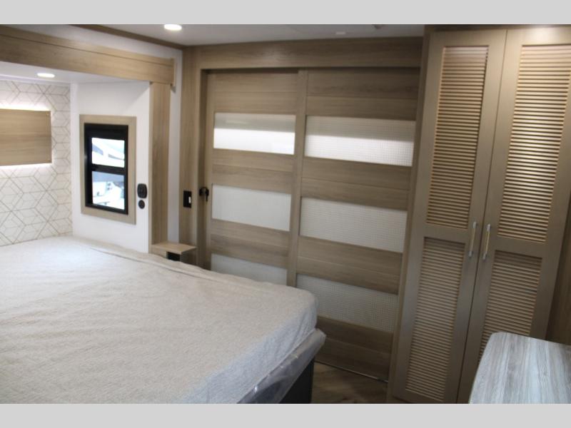 2025 Keystone Raptor 415, $ 190,466