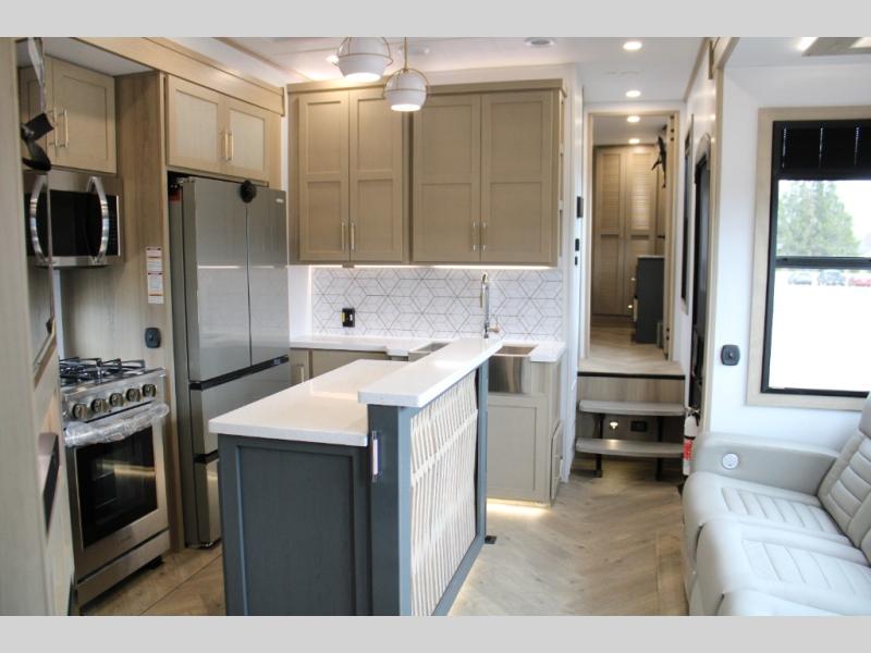 2025 Keystone Raptor 415, $ 190,466
