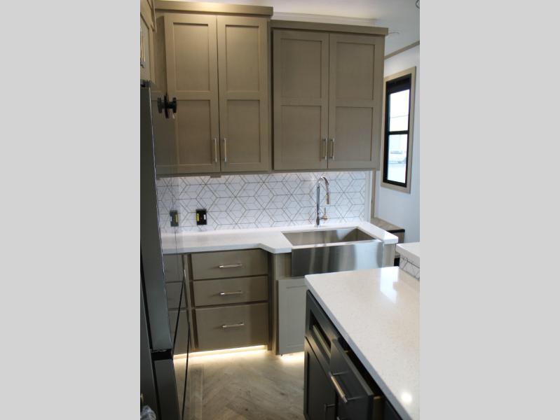 2025 Keystone Raptor 415, $ 190,466