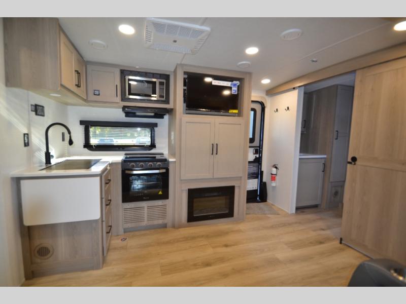 2026 Forest River Flagstaff Micro Lite 25FBLS, $ 47,986