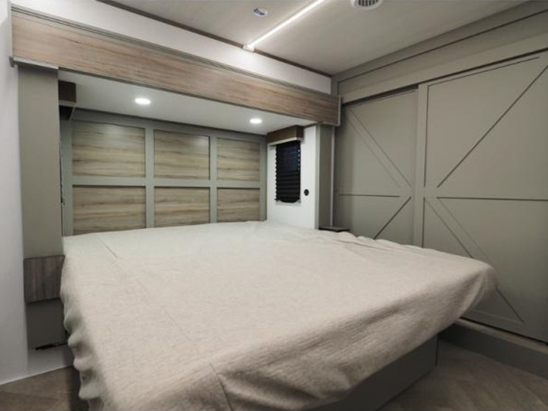 2025 Keystone Sprinter 3210RLS, $ 52,999