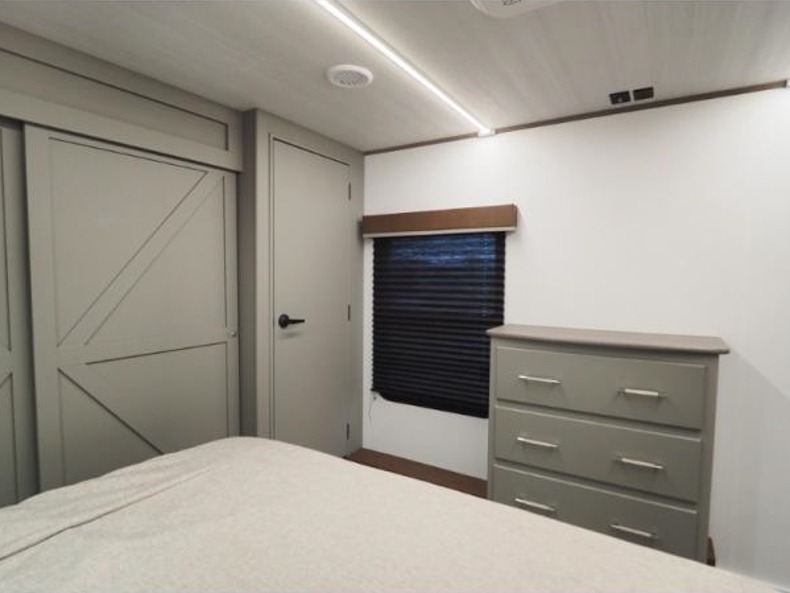 2025 Keystone Sprinter 3210RLS, $ 52,999