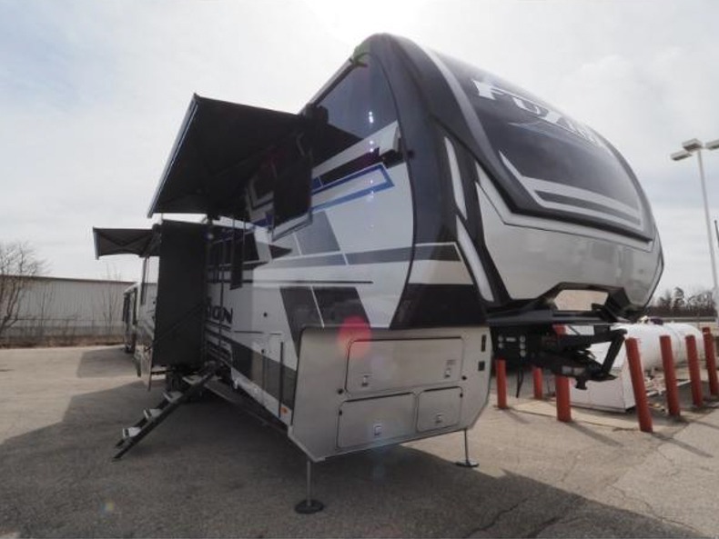 2025 Keystone Fuzion 442, $ 119,999