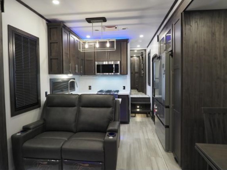 2025 Keystone Fuzion 442, $ 119,999
