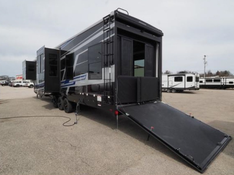 2025 Keystone Fuzion 442, $ 119,999