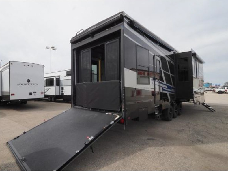2025 Keystone Fuzion 442, $ 119,999
