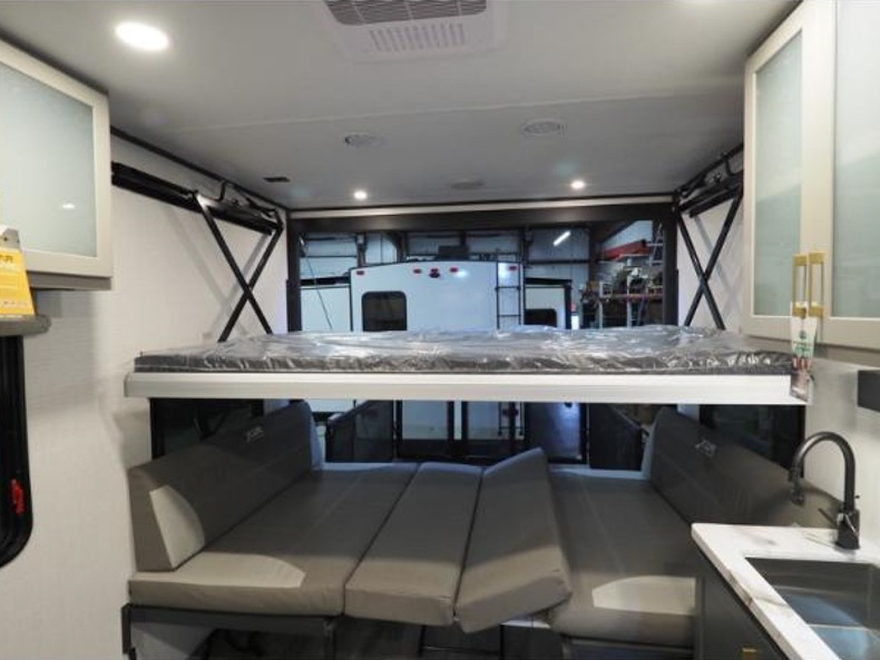 2025 Forest River XLR Boost 2017B, $ 48,674