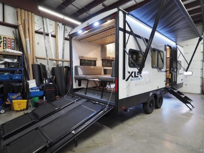 2025 Forest River XLR Boost 2017B, $ 48,674