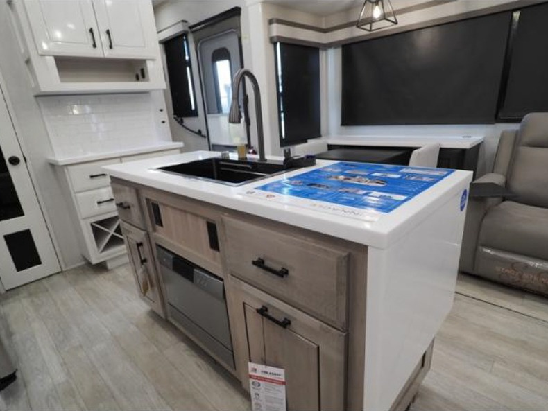 2026 Jayco Pinnacle 32RLTS, $ 94,999