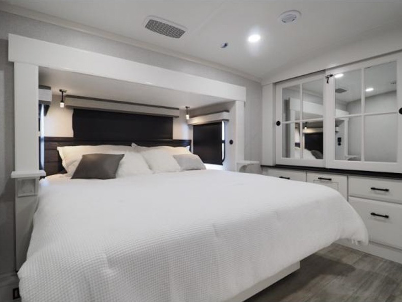 2026 Jayco Pinnacle 32RLTS, $ 94,999