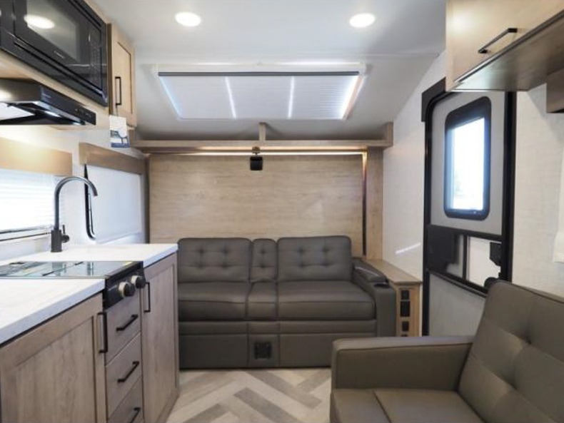 2022 Ember Overland Series 170MRB, $ 29,999