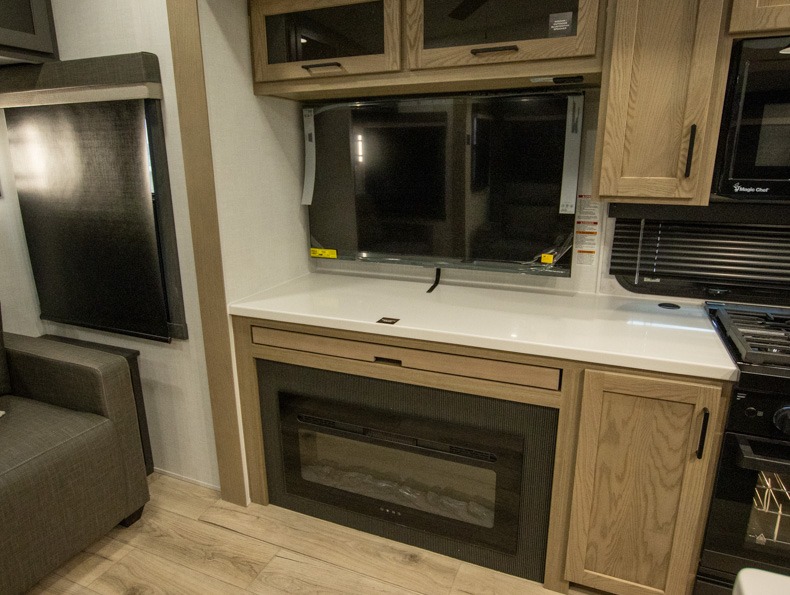 2026 Forest River Rockwood Signature Fifth Wheel 4, $ 103,413