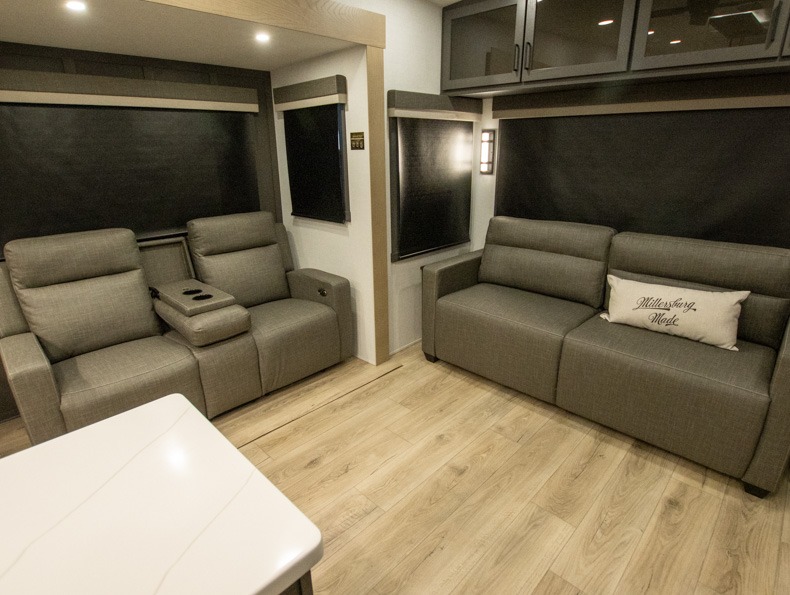 2026 Forest River Rockwood Signature Fifth Wheel 4, $ 103,413