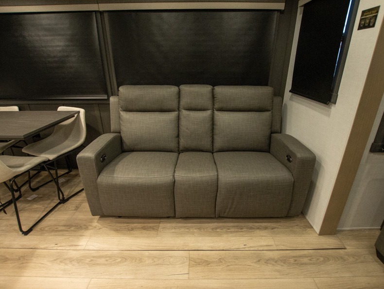 2026 Forest River Rockwood Signature Fifth Wheel 4, $ 103,413