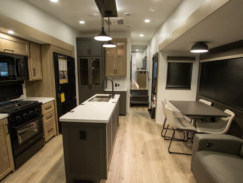 2026 Forest River Rockwood Signature Fifth Wheel 4, $ 103,413