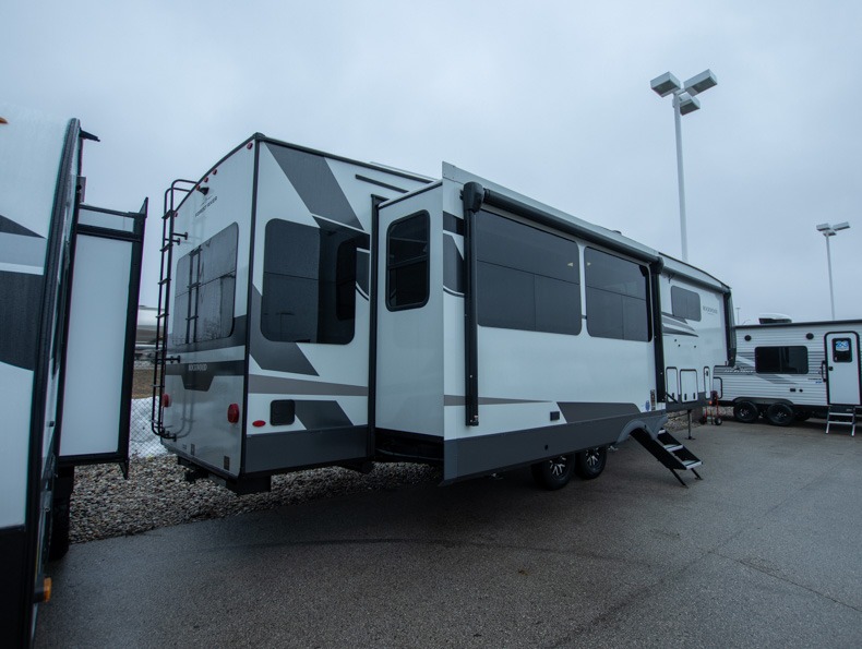 2026 Forest River Rockwood Signature Fifth Wheel 4, $ 103,413
