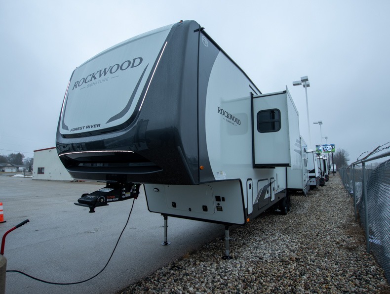2026 Forest River Rockwood Signature Fifth Wheel 4, $ 103,413