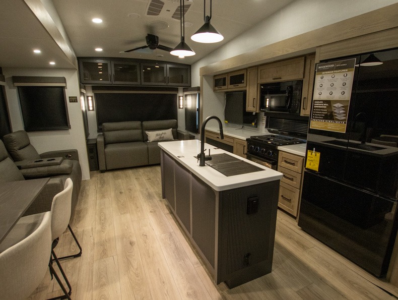 2026 Forest River Rockwood Signature Fifth Wheel 4, $ 103,413