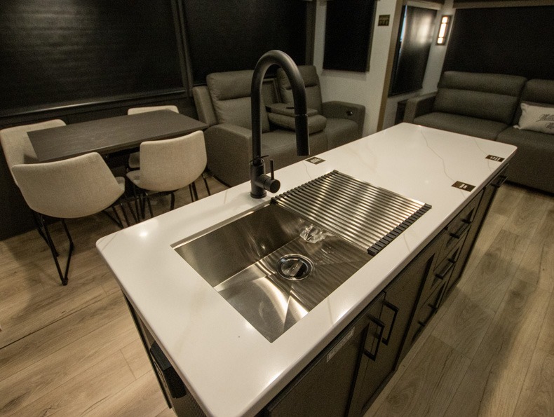2026 Forest River Rockwood Signature Fifth Wheel 4, $ 103,413