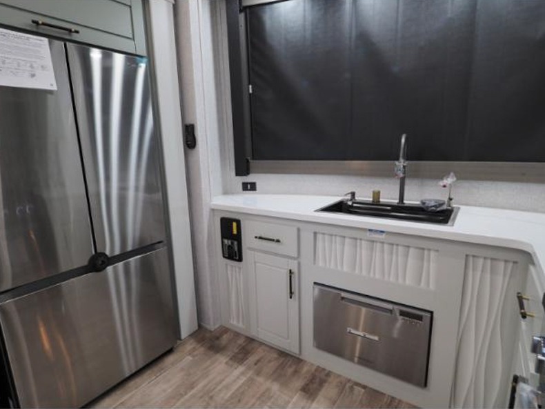 2025 Redwood Regency 3881FKL, $ 0