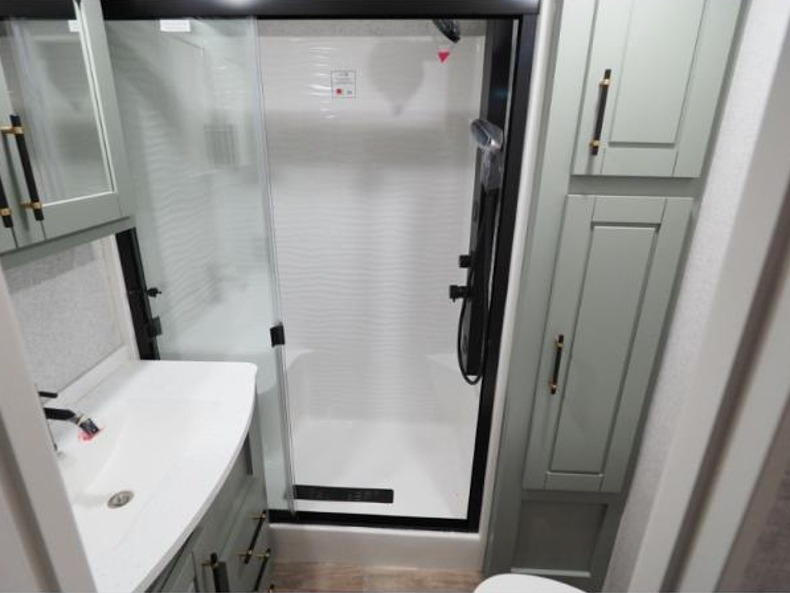 2025 Redwood Regency 3881FKL, $ 0